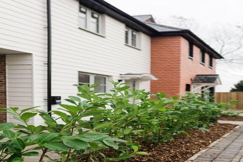 Mulbrooks BN27 3 bed semi-detached house to rent - £1,750 pcm (£404 pw)