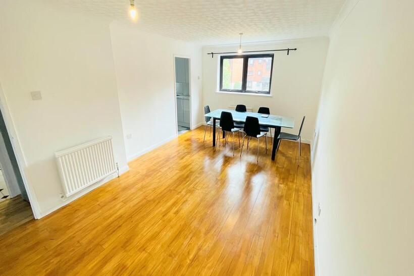 Wheatley Close, London NW4 2 bed apartment to rent - £1,850 pcm (£427 pw)