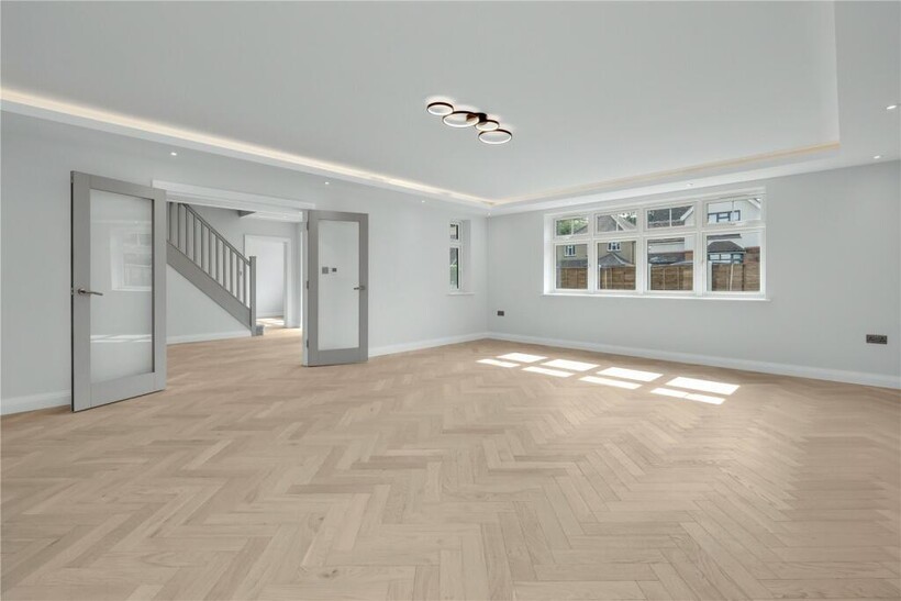 The Avenue, Ascot 5 bed detached house to rent - £8,999 pcm (£2,077 pw)