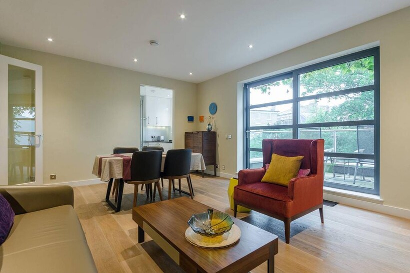 Haverstock Hill, Hampstead, London, NW3 2 bed flat to rent - £4,000 pcm (£923 pw)