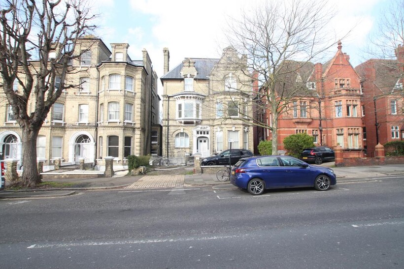 The Drive, Hove BN3 2 bed flat to rent - £1,550 pcm (£358 pw)