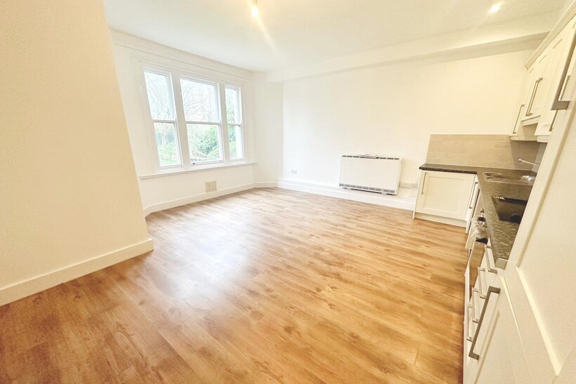 The Drive, Hove BN3 2 bed flat to rent - £1,550 pcm (£358 pw)