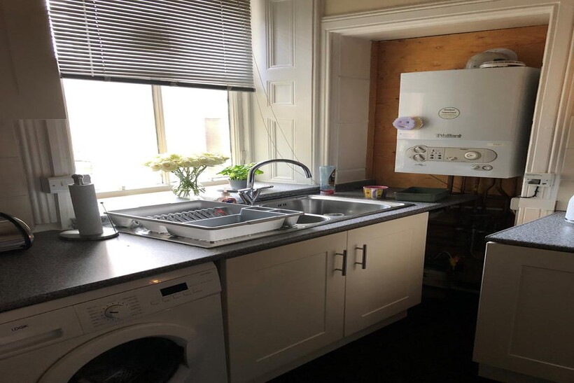 Bank Street, Galashiels TD1 4 bed flat to rent - £1,395 pcm (£322 pw)