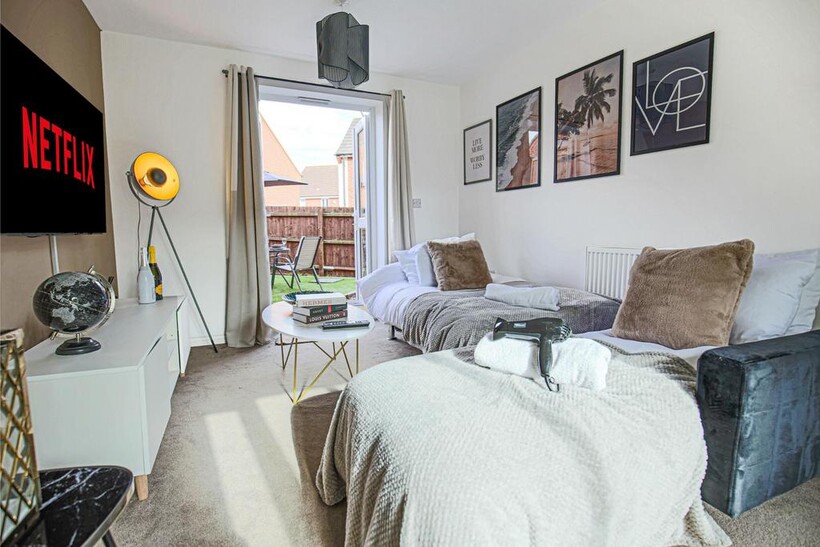 Winchcombe Meadows, Oakridge Park MK14 3 bed house to rent - £4,380 pcm (£1,011 pw)