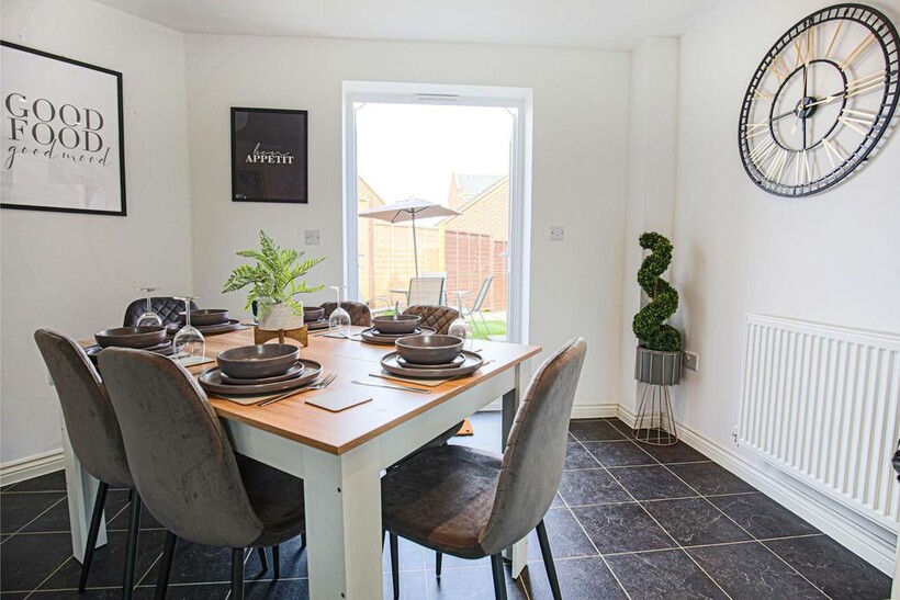 Winchcombe Meadows, Oakridge Park MK14 3 bed house to rent - £4,380 pcm (£1,011 pw)