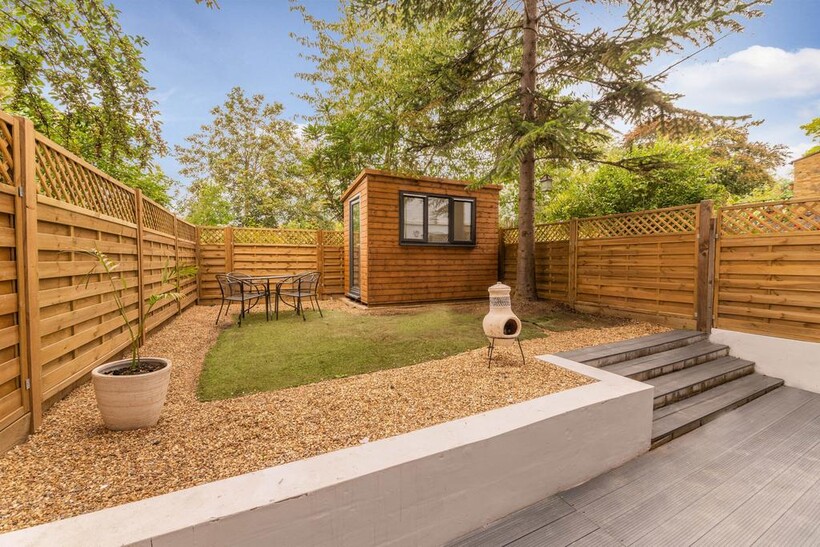 East Dulwich Road, London, SE22 1 bed flat to rent - £1,700 pcm (£392 pw)