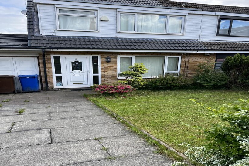 Cromer Road, Bury BL8 1 bed in a house share to rent - £800 pcm (£185 pw)