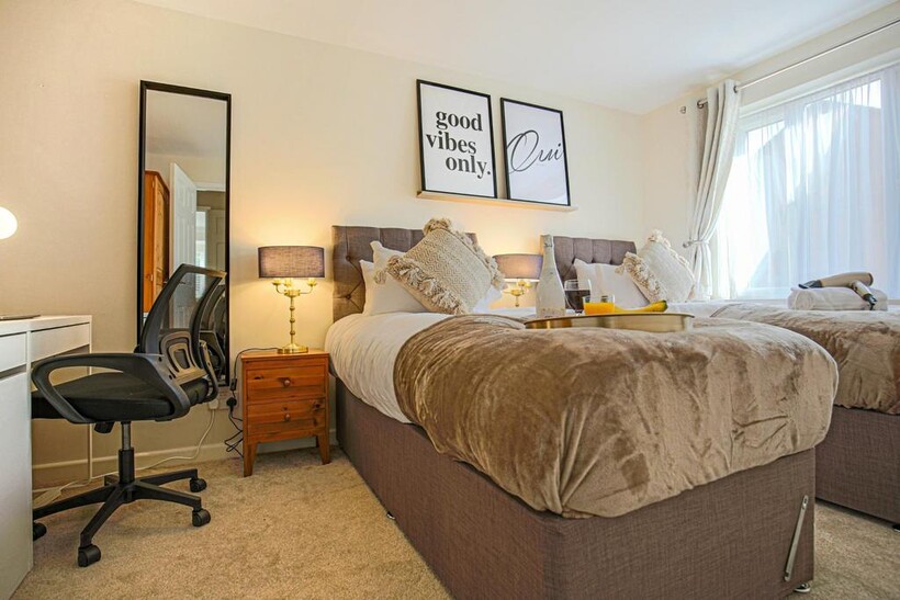 Lowndes Grove, Shenley Church End MK5 2 bed house to rent - £3,660 pcm (£845 pw)