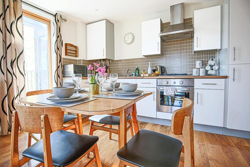 Columbia Place, Campbell Park MK9 2 bed serviced apartment to rent - £3,660 pcm (£845 pw)