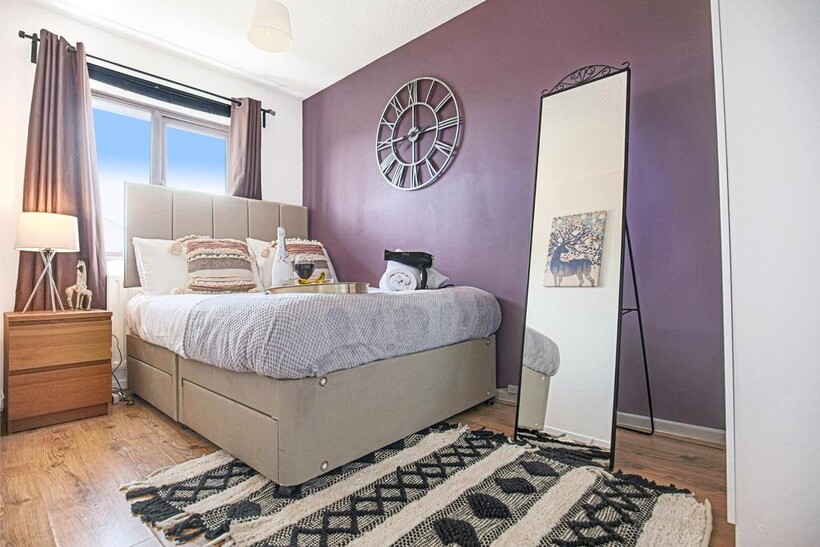 Valens Close, Crownhill MK8 2 bed house to rent - £3,660 pcm (£845 pw)