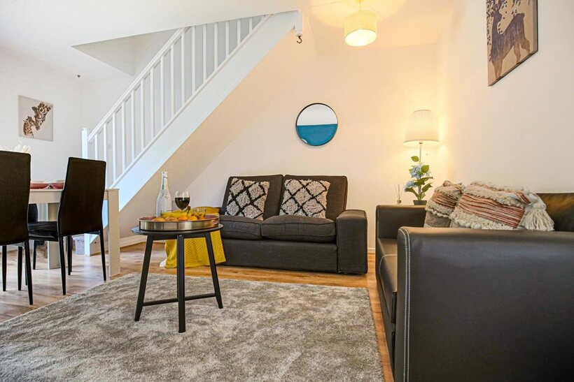 Valens Close, Crownhill MK8 2 bed house to rent - £3,660 pcm (£845 pw)
