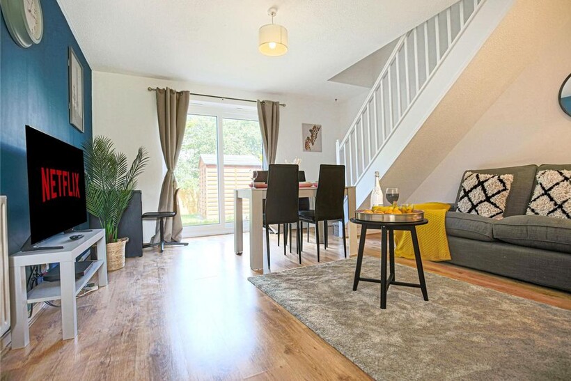 Valens Close, Crownhill MK8 2 bed house to rent - £3,660 pcm (£845 pw)