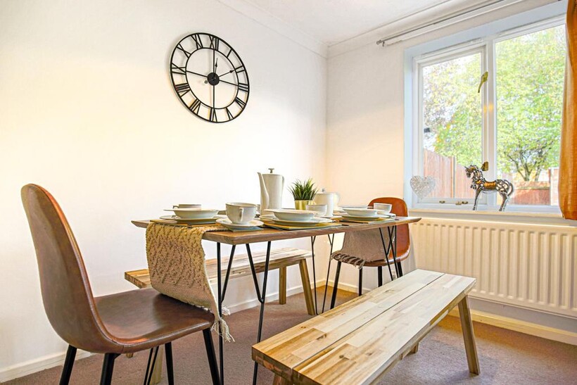 The Oval, Oldbrook MK6 3 bed house to rent - £4,500 pcm (£1,038 pw)