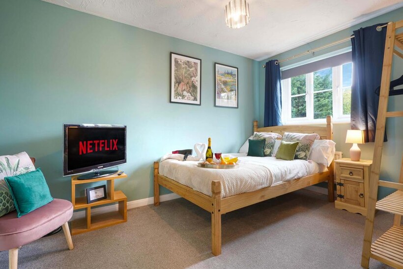 Wallmead Gardens, Loughton MK5 4 bed house to rent - £4,860 pcm (£1,122 pw)