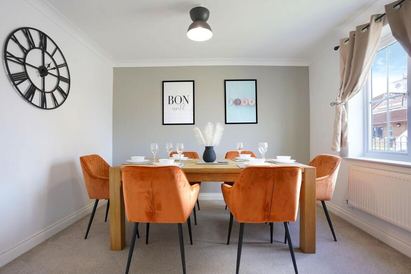 School Lane, Grange Park NN4 4 bed house to rent - £4,860 pcm (£1,122 pw)