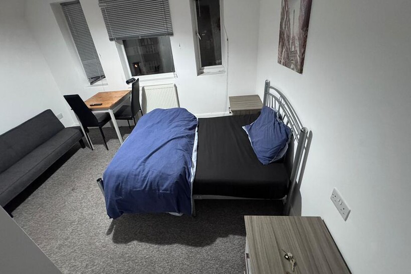 Swakeleys Road, Ickenham UB10 1 bed in a flat share to rent - £975 pcm (£225 pw)