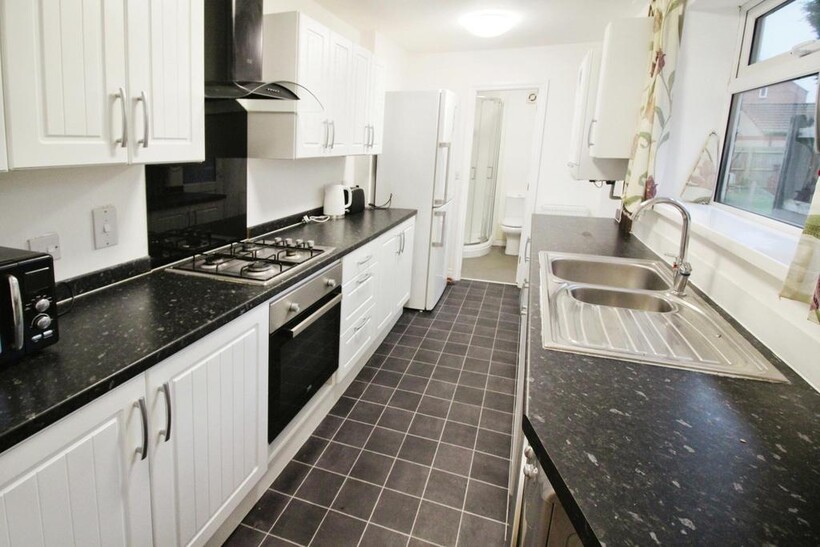 Claude Street, Lenton NG7 5 bed terraced house to rent - £1,760 pcm (£406 pw)