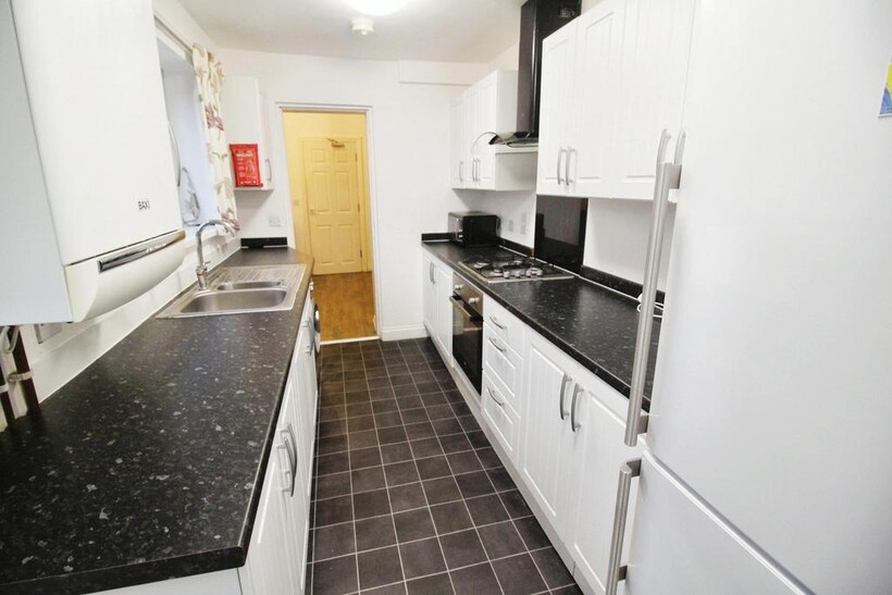 Claude Street, Lenton NG7 5 bed terraced house to rent - £1,760 pcm (£406 pw)
