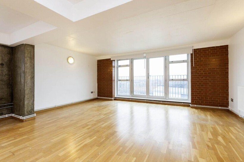 E2 1 bed flat to rent - £2,487 pcm (£574 pw)