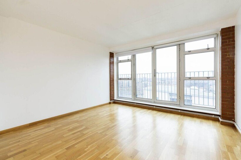E2 1 bed flat to rent - £2,487 pcm (£574 pw)