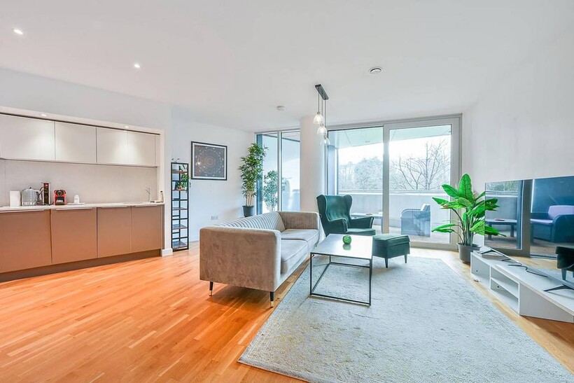 Chiswick Point, Chiswick, London, W4 1 bed flat to rent - £3,600 pcm (£831 pw)