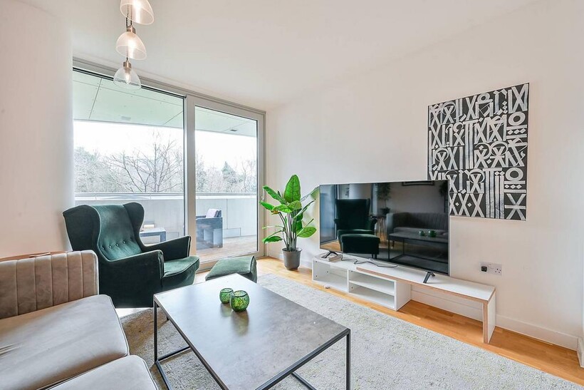 Chiswick Point, Chiswick, London, W4 1 bed flat to rent - £3,600 pcm (£831 pw)