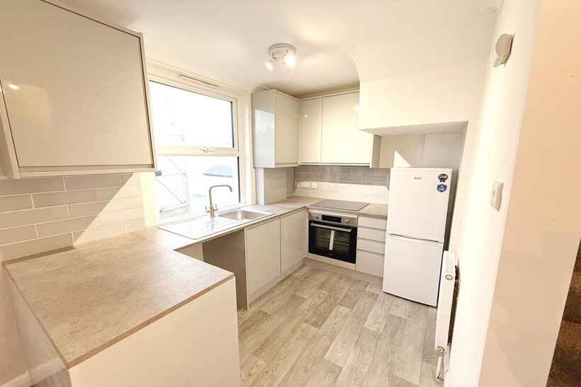 Loder Road, Brighton BN1 2 bed flat to rent - £1,450 pcm (£335 pw)