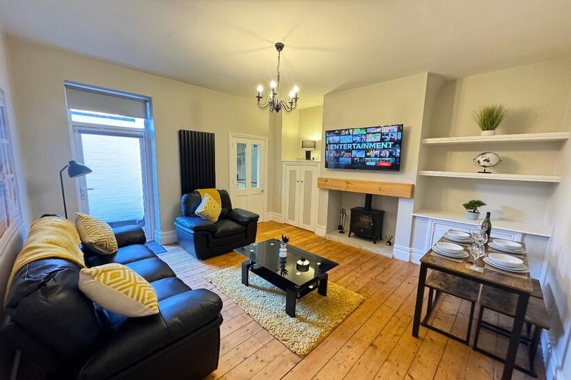 Margaret Road, Whitley Bay. *.... 2 bed apartment to rent - £3,802 pcm (£877 pw)
