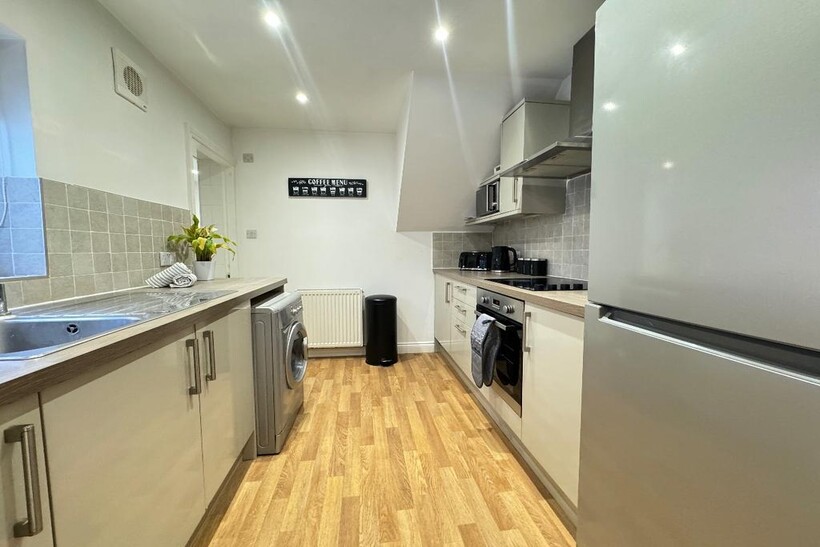 Margaret Road, Whitley Bay. *.... 2 bed apartment to rent - £3,802 pcm (£877 pw)