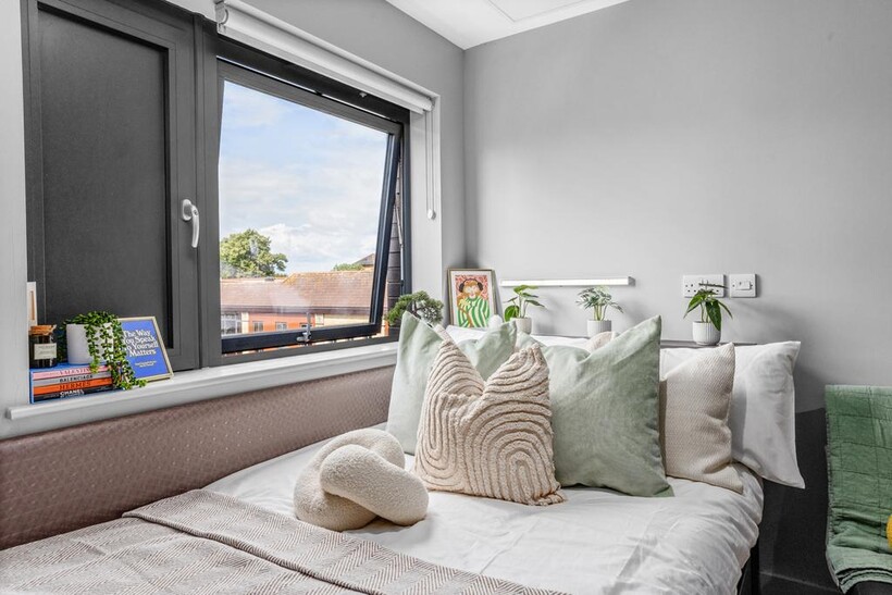 Plot Windsor House, Classic 2 Bed... 1 bed in a flat share to rent - £810 pcm (£187 pw)