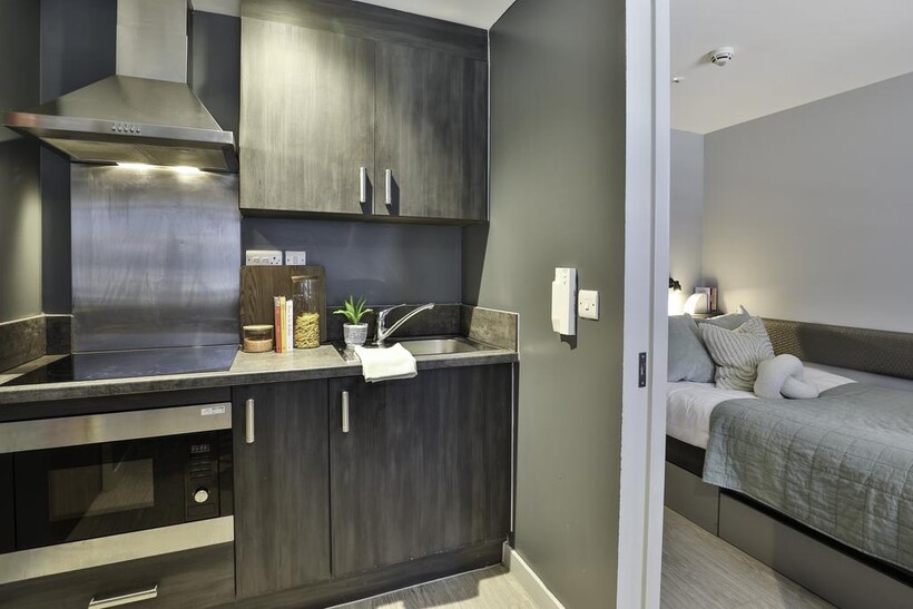 Plot Windsor House, Classic 2 Bed... 1 bed in a flat share to rent - £810 pcm (£187 pw)