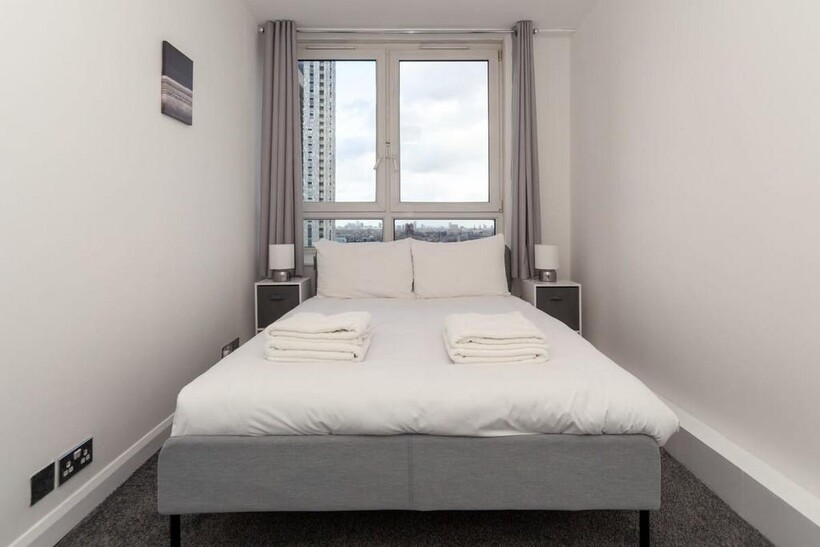 Bath Street, London EC1V 3 bed serviced apartment to rent - £9,600 pcm (£2,215 pw)