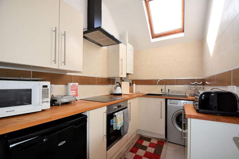St. Boniface Road, Ventnor PO38 1 bed flat to rent - £625 pcm (£144 pw)