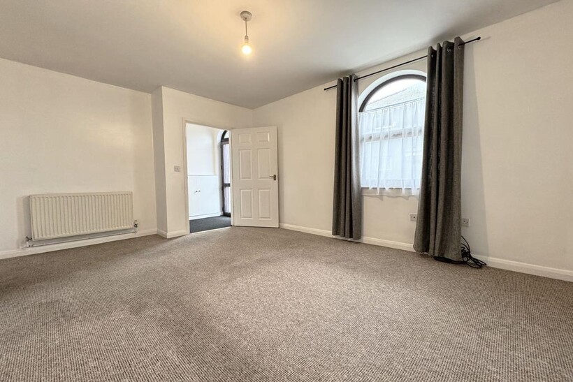 St. Johns Road, Sandown PO36 2 bed terraced house to rent - £725 pcm (£167 pw)