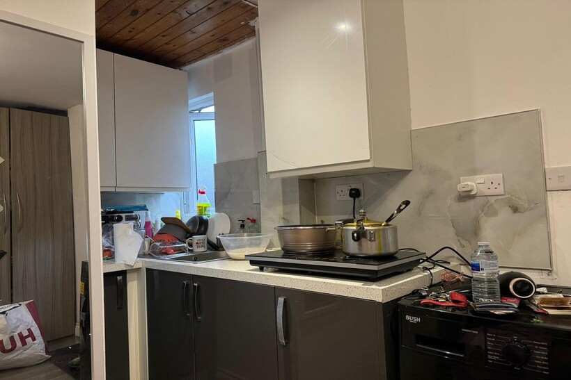 Springwell Road, Hounslow TW5 1 bed flat to rent - £950 pcm (£219 pw)
