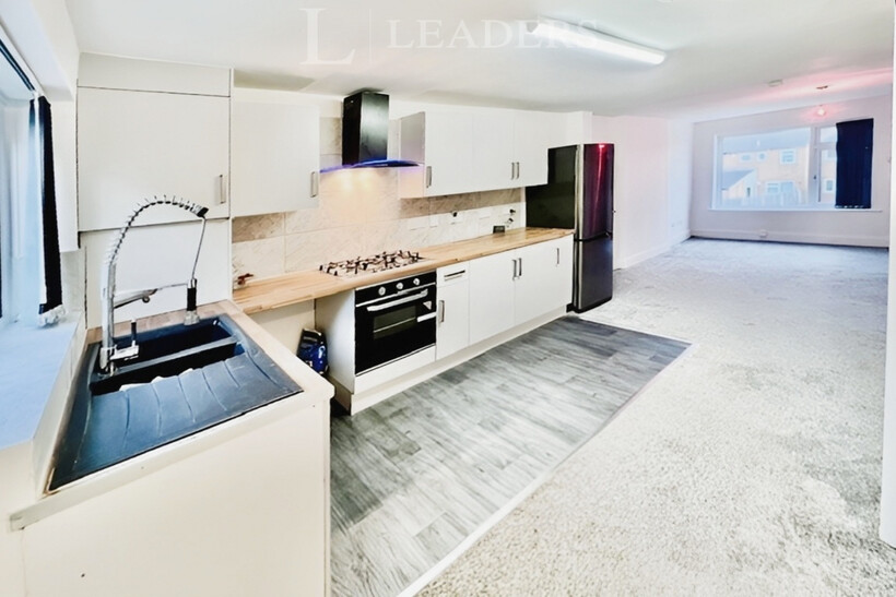 Cottingley Approach, Leeds 2 bed semi-detached house to rent - £925 pcm (£213 pw)