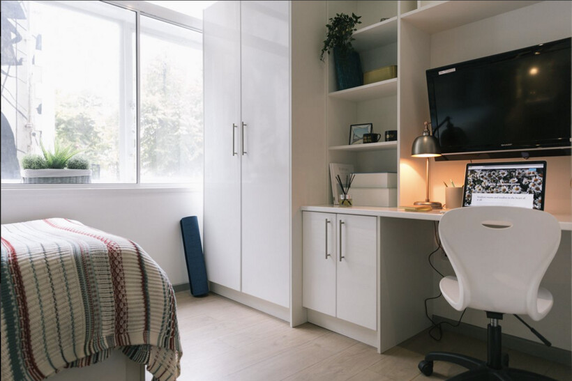 Plot College Green, Premium 2 Bed... 1 bed in a flat share to rent - £1,335 pcm (£308 pw)