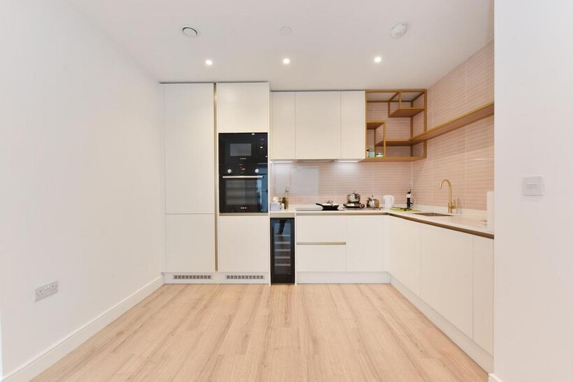 12, London HA0 2 bed flat to rent - £2,550 pcm (£588 pw)