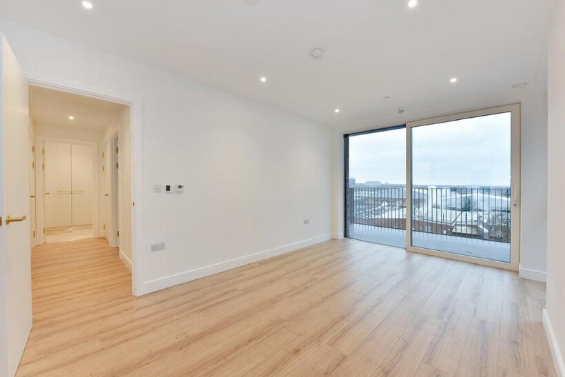 12, London HA0 2 bed flat to rent - £2,550 pcm (£588 pw)