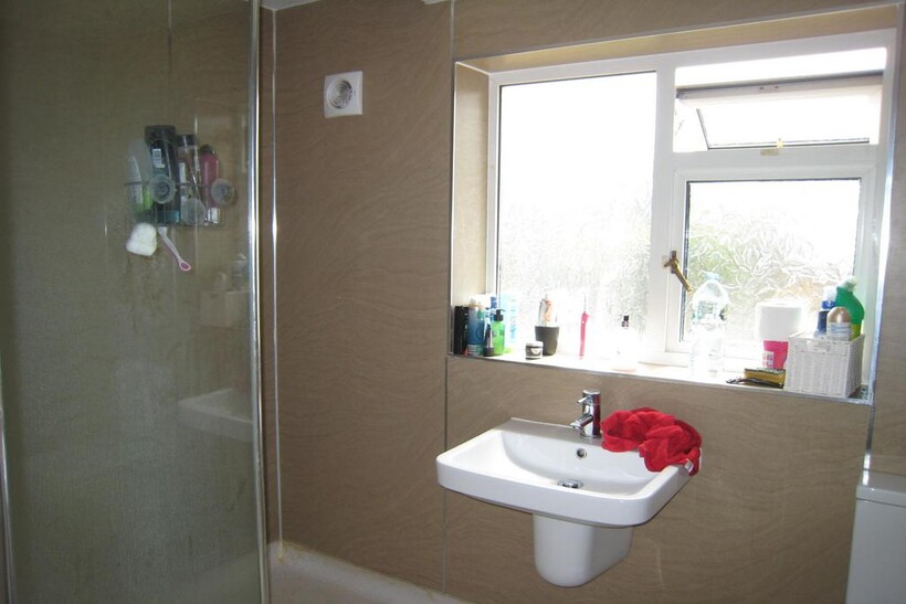 Jevington Drive, Brighton BN2 4 bed semi-detached house to rent - £2,166 pcm (£500 pw)