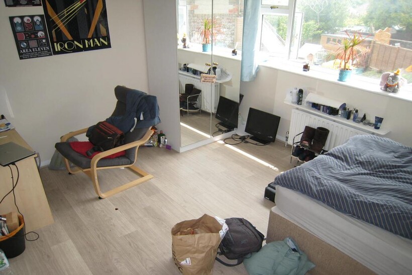 Jevington Drive, Brighton BN2 4 bed semi-detached house to rent - £2,166 pcm (£500 pw)