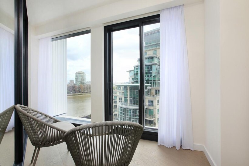 River Park Tower, 1 Nine Elms Lane... 3 bed flat to rent - £11,332 pcm (£2,615 pw)