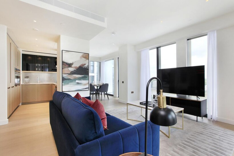 River Park Tower, 1 Nine Elms Lane... 3 bed flat to rent - £11,332 pcm (£2,615 pw)