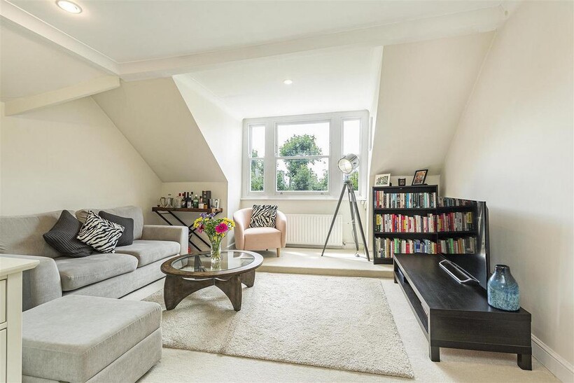 London W10 2 bed apartment to rent - £2,650 pcm (£612 pw)