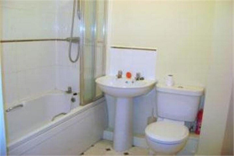 2 Bedroom Flat Available in Headington 2 bed flat to rent - £1,350 pcm (£312 pw)