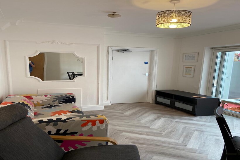 Oak Tree Lane, Selly Oak B29 6 bed semi-detached house to rent - £2,340 pcm (£540 pw)