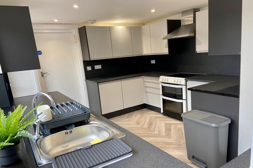 Oak Tree Lane, Selly Oak B29 6 bed semi-detached house to rent - £2,340 pcm (£540 pw)