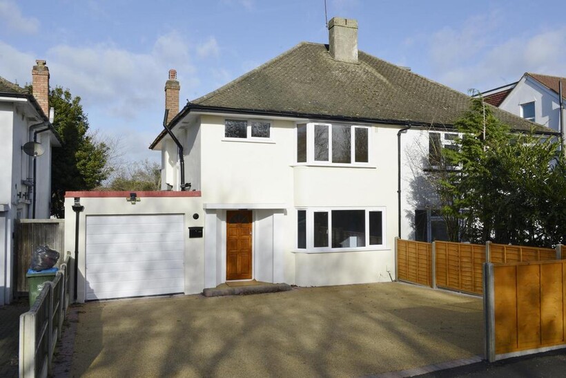 Staines Road, Twickenham TW2 3 bed semi-detached house to rent - £2,850 pcm (£658 pw)