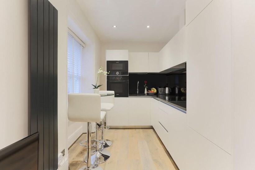Charing Cross Road, London WC2H 1 bed serviced apartment to rent - £4,866 pcm (£1,123 pw)