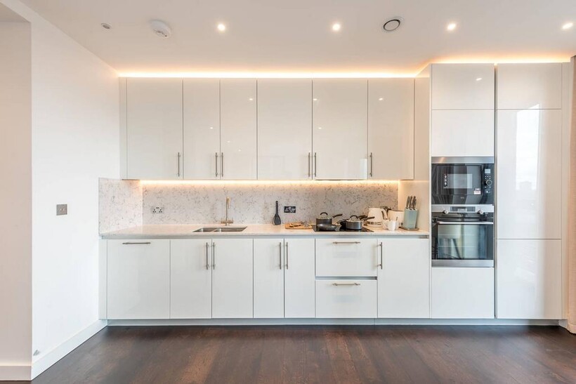 Charles Clownes Walk, Nine Elms... 2 bed flat to rent - £4,290 pcm (£990 pw)